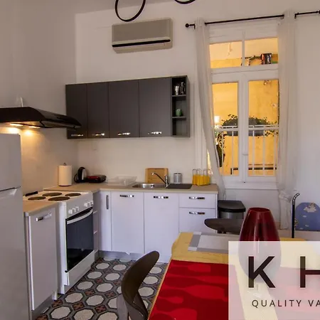 Eleni's Super Central Apartments! 5 Minutes Walking From Everything! Lejlighed
