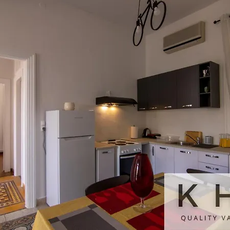 Eleni's Super Central Apartments! 5 Minutes Walking From Everything! Lejlighed